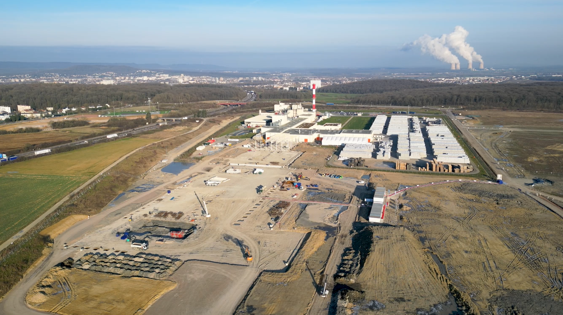 You are currently viewing Les travaux de la nouvelle unité de production de dalles de plafond avancent